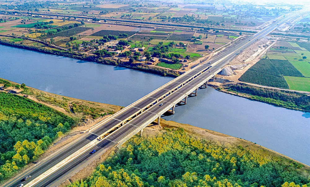 Projet d'autoroute nationale M4 au Pakistan