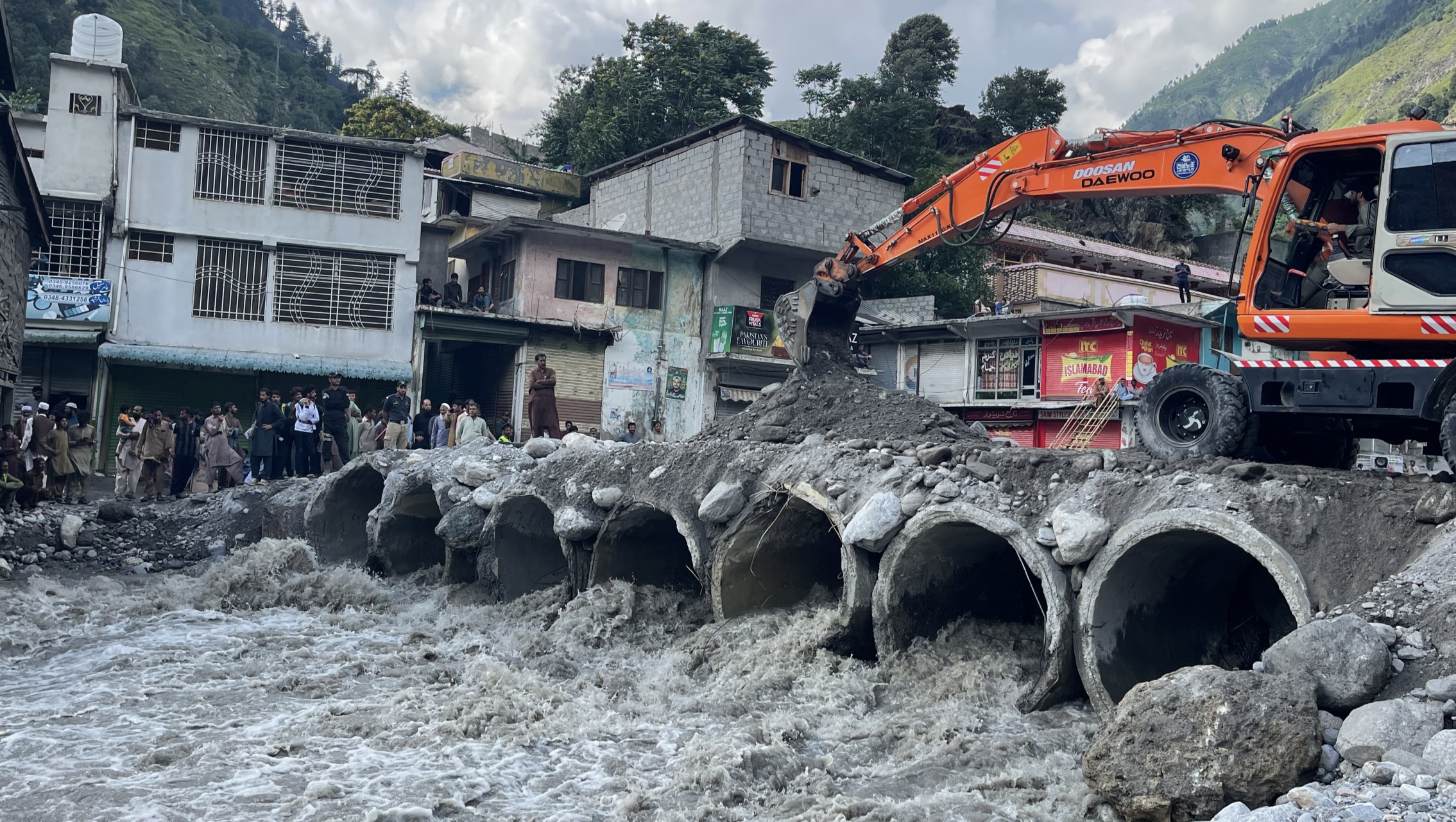 Suki Kinari Hydropower Project Actively Participated in the Emergent Repairs of Roads and Bridges in Areas Affated by Floods in Pakistan